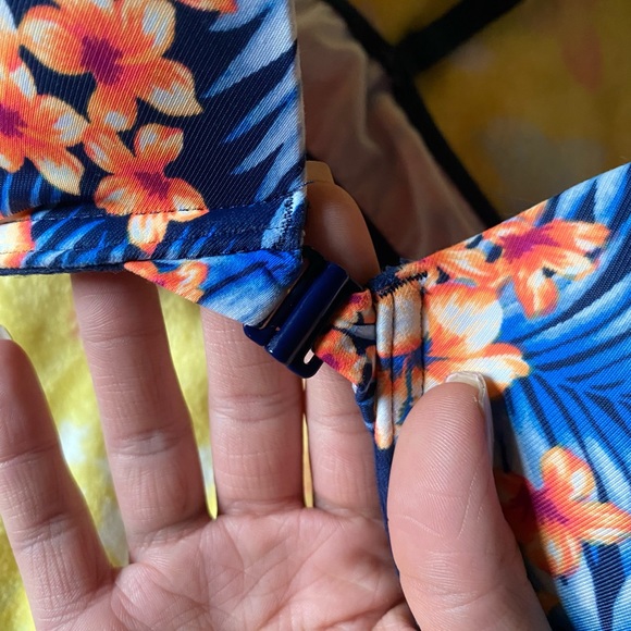 Pink by Victorias Secret Bra - Size 36D - Picture 4 of 6